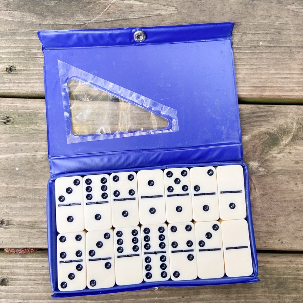 Vintage Dominos Set. Full 28 Piece Dominos Game in vinyl case with snap closure